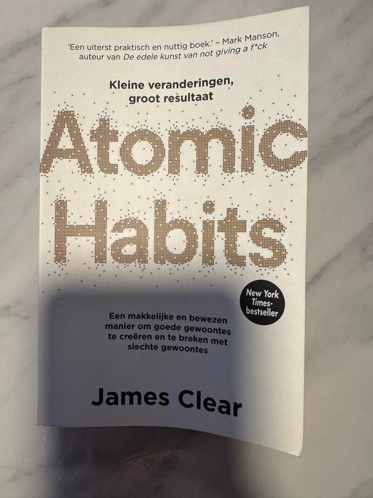 Atomic Habits - James Clear (Nederlands), Boeken, Advies, Hulp en Training, Ophalen of Verzenden, Zo goed als nieuw