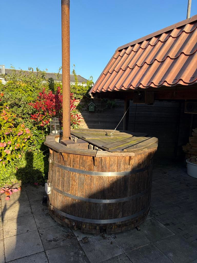 Gratis hottub voor de kachel, tub = lek, Tuin en Terras, Bubbelbaden en Hottubs, Ophalen, Gebruikt, Trap, Vast