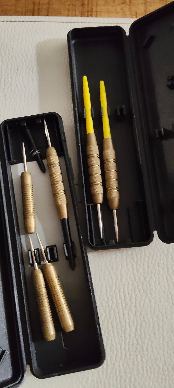 Dartpijlen en accessoires - Diverse sets en flights, Ophalen, Gebruikt, Pijlen