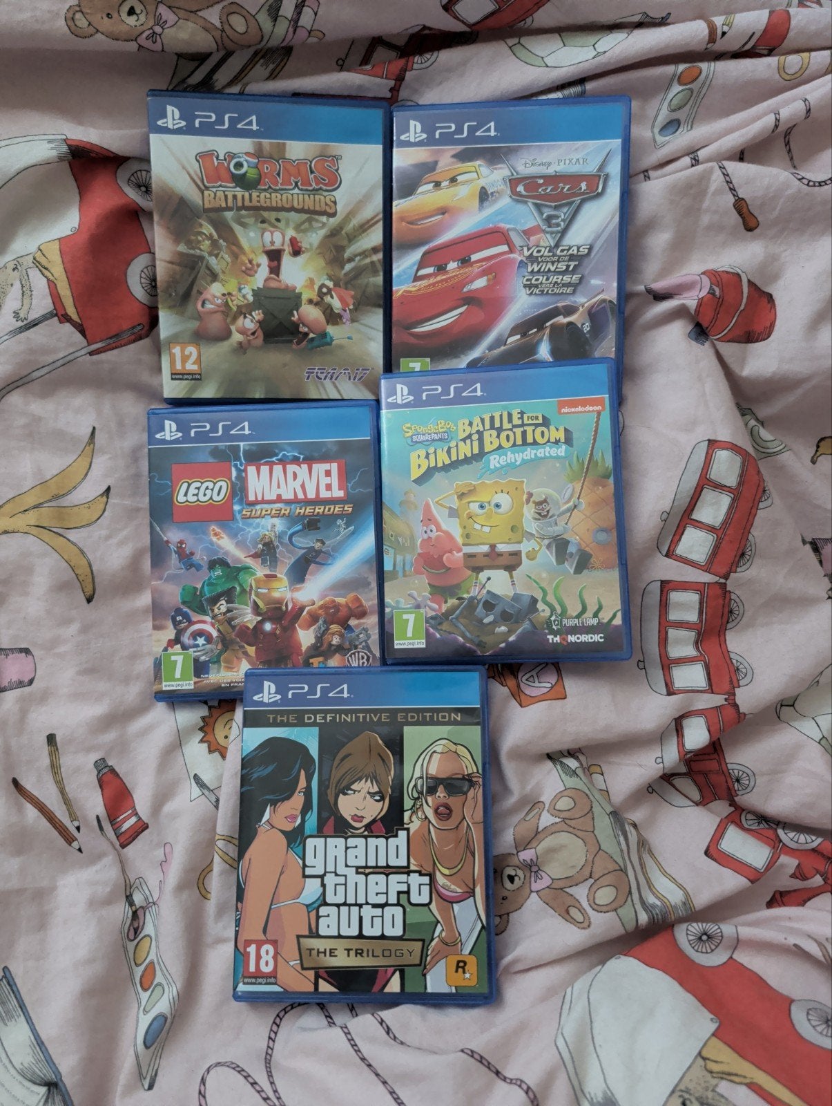 PS4 Games: Grand Theft Auto, Worms, Cars, Lego, Spongebob, 3 spelers of meer, Ophalen, Zo goed als nieuw