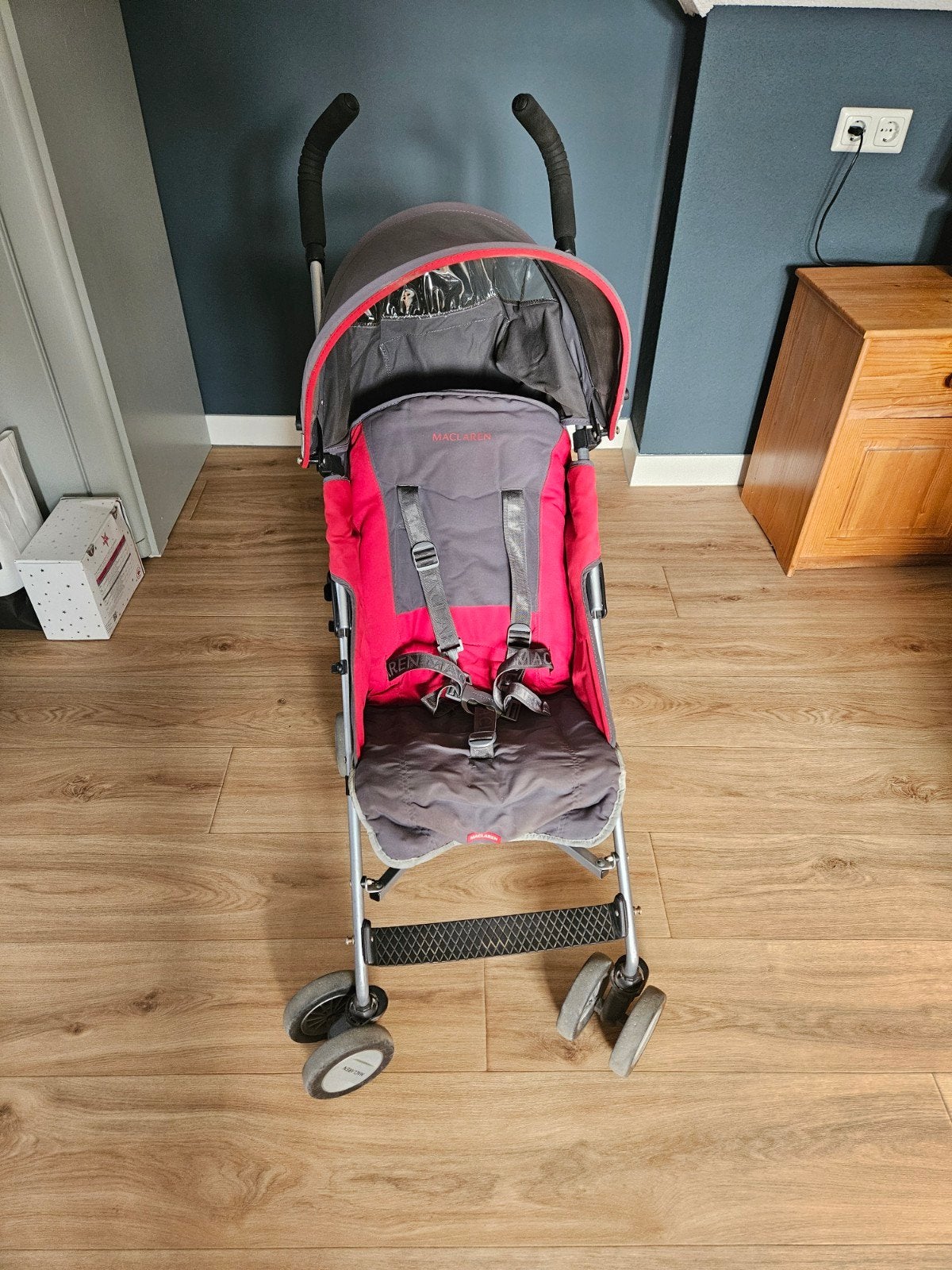 Maclaren Quest Buggy - Rood/Grijs met Voetenzak en Regenhoes, Ophalen, Gebruikt, Maclaren, Regenhoes