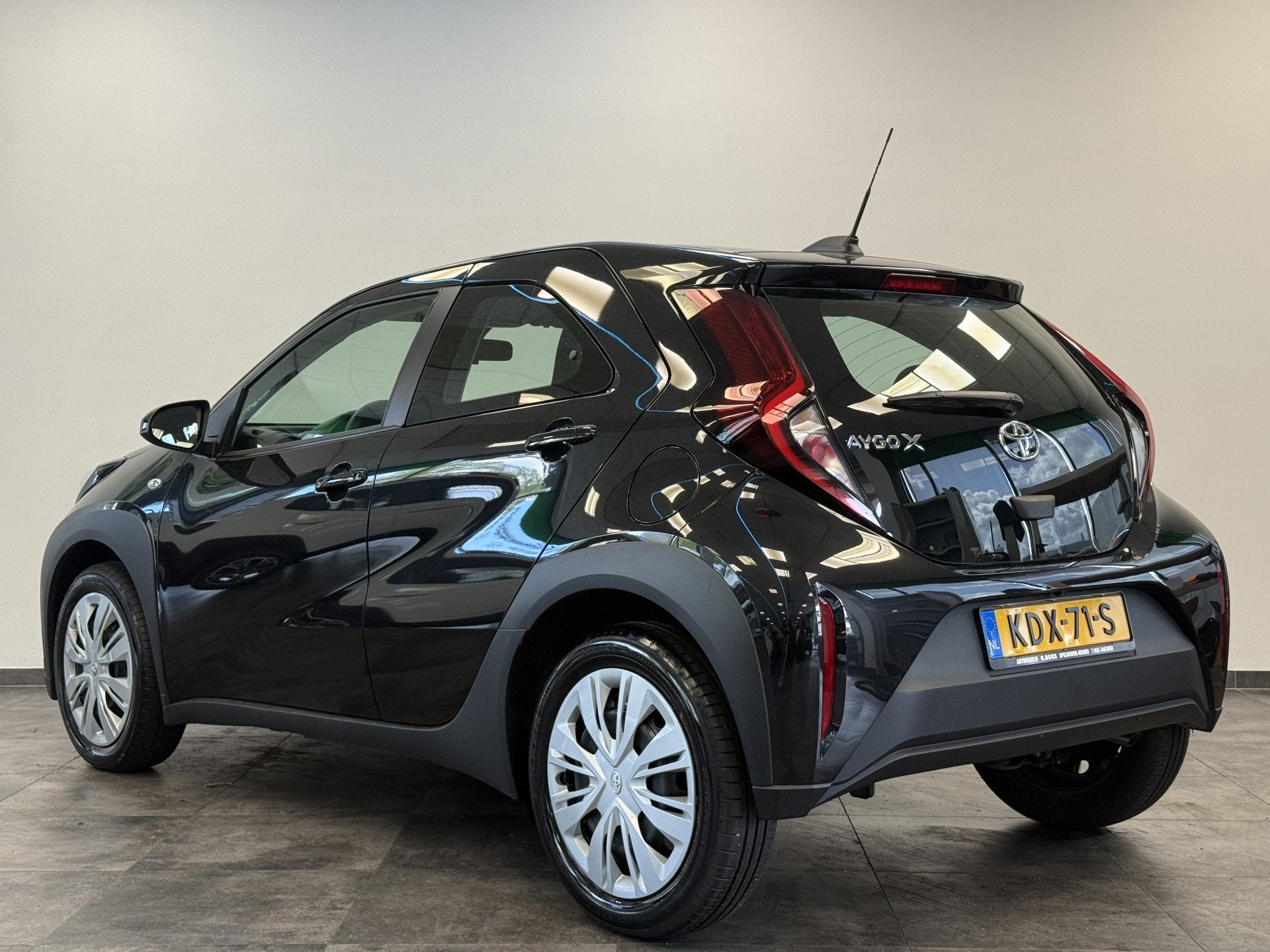 Toyota Aygo X 1.0 VVT-i S-CVT Play Camera Carplay ACC 24 Maa, Gebruikt, 4 stoelen, Zwart, 3 cilinders
