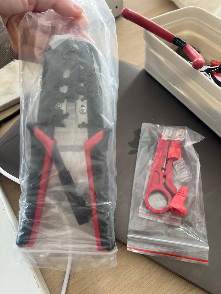 RJ45 Netwerk UTP Krimptang Kit met Connectoren en Stripper, Ophalen of Verzenden