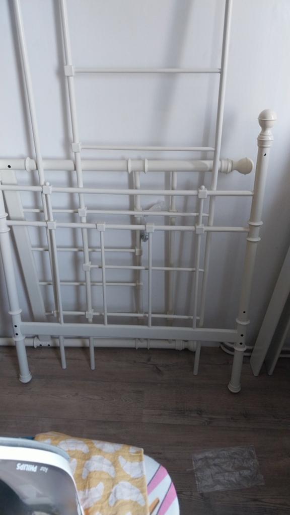Eenpersoons bed te koop, 90 cm, Eenpersoons, Wit, Ophalen of Verzenden