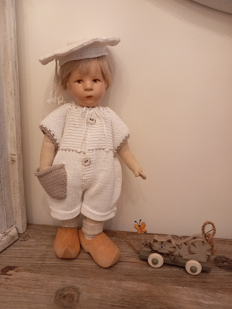 Vintage poppen hansop met baret, houten klompjes en sokjes ., Ophalen of Verzenden, Zo goed als nieuw, Pop