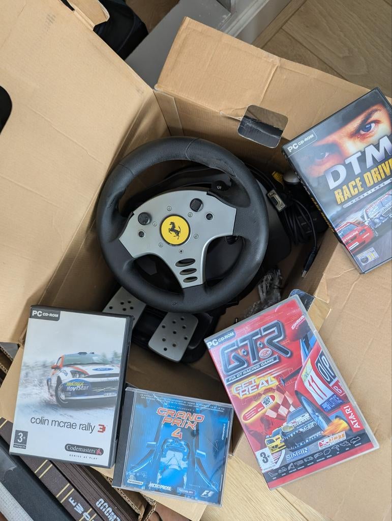 Thrustmaster Force Feedback Race stuur + 3 PC-games, Spelcomputers en Games, Games | Pc, Gebruikt, 1 speler, Racen en Vliegen