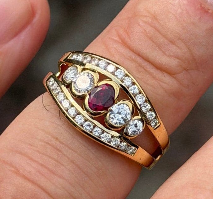 18 karaat gouden ring met natuurlijke diamanten en robijn!, Sieraden, Tassen en Uiterlijk, Ringen, Ophalen of Verzenden, Zo goed als nieuw