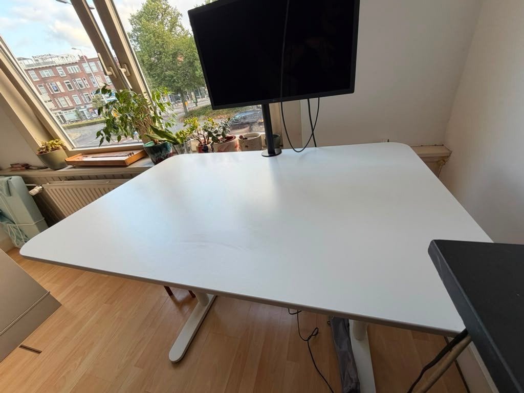 IKEA Bekant elektrisch verstelbaar Bureau Wit 120x80cm, Ophalen, Zit-sta bureau, Spaanplaat of MDF, Zo goed als nieuw