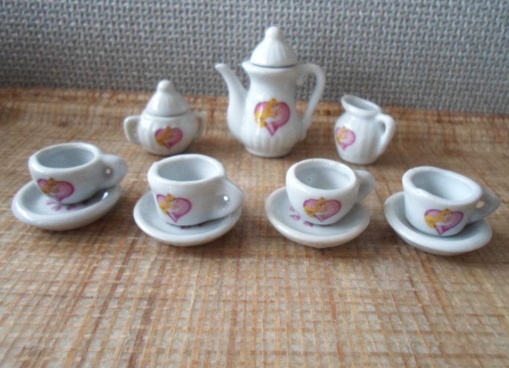 Porseleinen mini Kinderserviesje. Princess. Disney 13-delig., Verzamelen, Ophalen of Verzenden, Overige figuren, Zo goed als nieuw