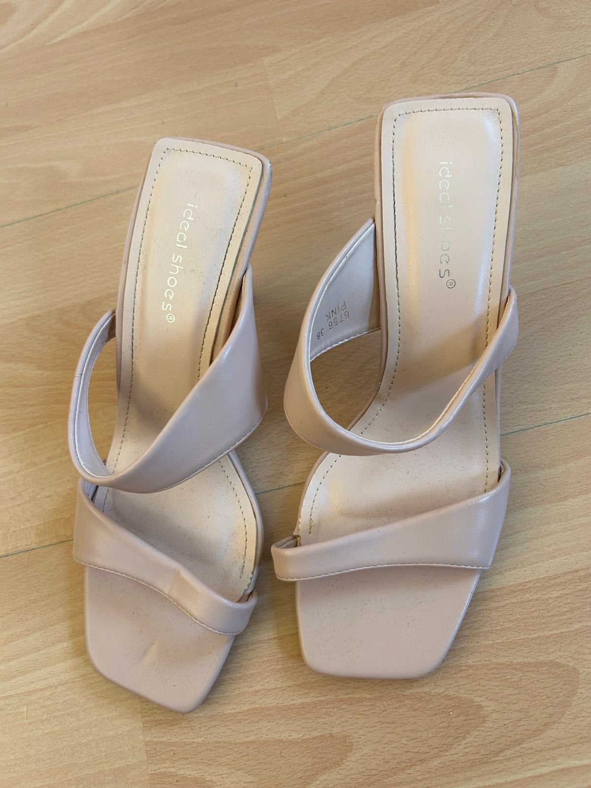 Roze muiltjes met hak - Ideal Shoes - Maat 38, Ophalen of Verzenden, Gedragen, Roze, Sandalen of Muiltjes