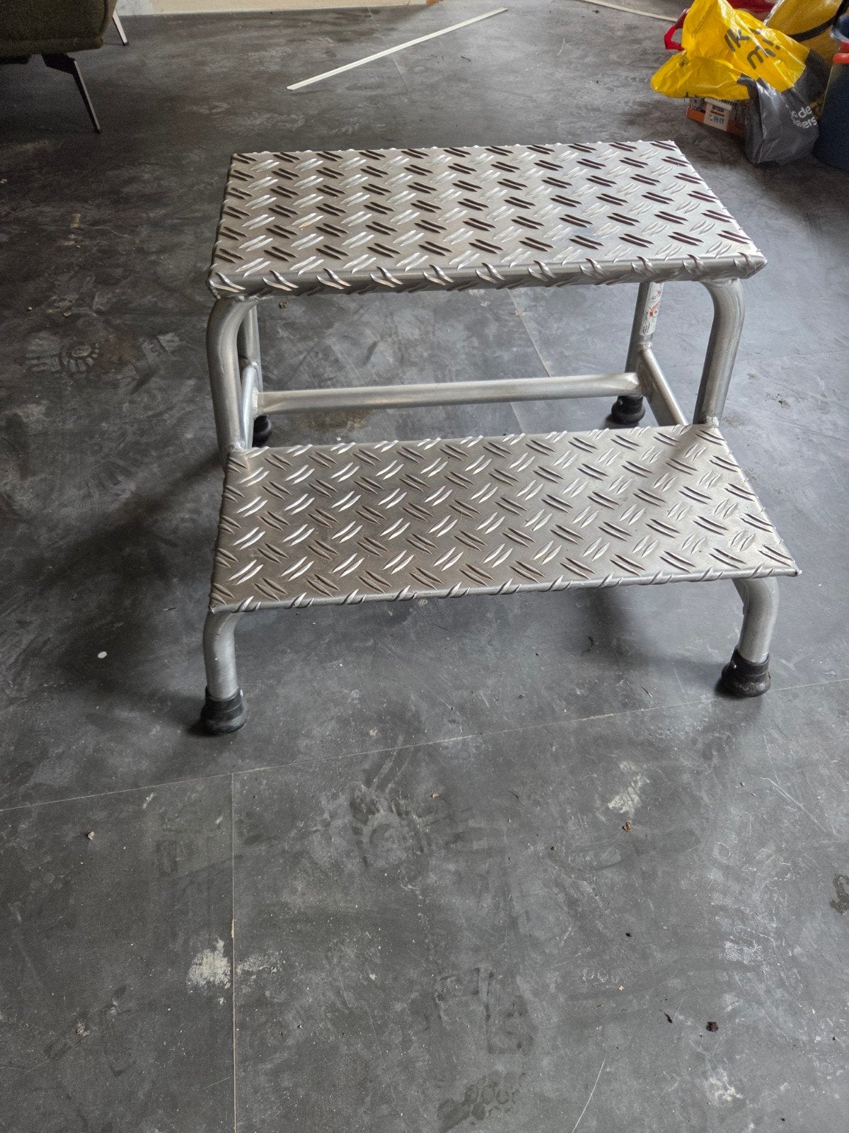 Stevige aluminium trapje met 2 treden, Doe-het-zelf en Verbouw, Ladders en Trappen, Ophalen, Gebruikt, Trap, Minder dan 2 meter