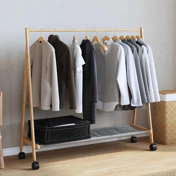 Kledingrek met schappen en wielen  bamboe nieuw in doos, Kleding | Dames, Kledingrekken, Ophalen of Verzenden, Met wielen