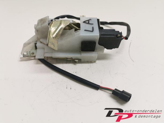 Deurslot Mechaniek 4Deurs links-achter van een Mazda 323F, Gebruikt, -, -, Ophalen of Verzenden