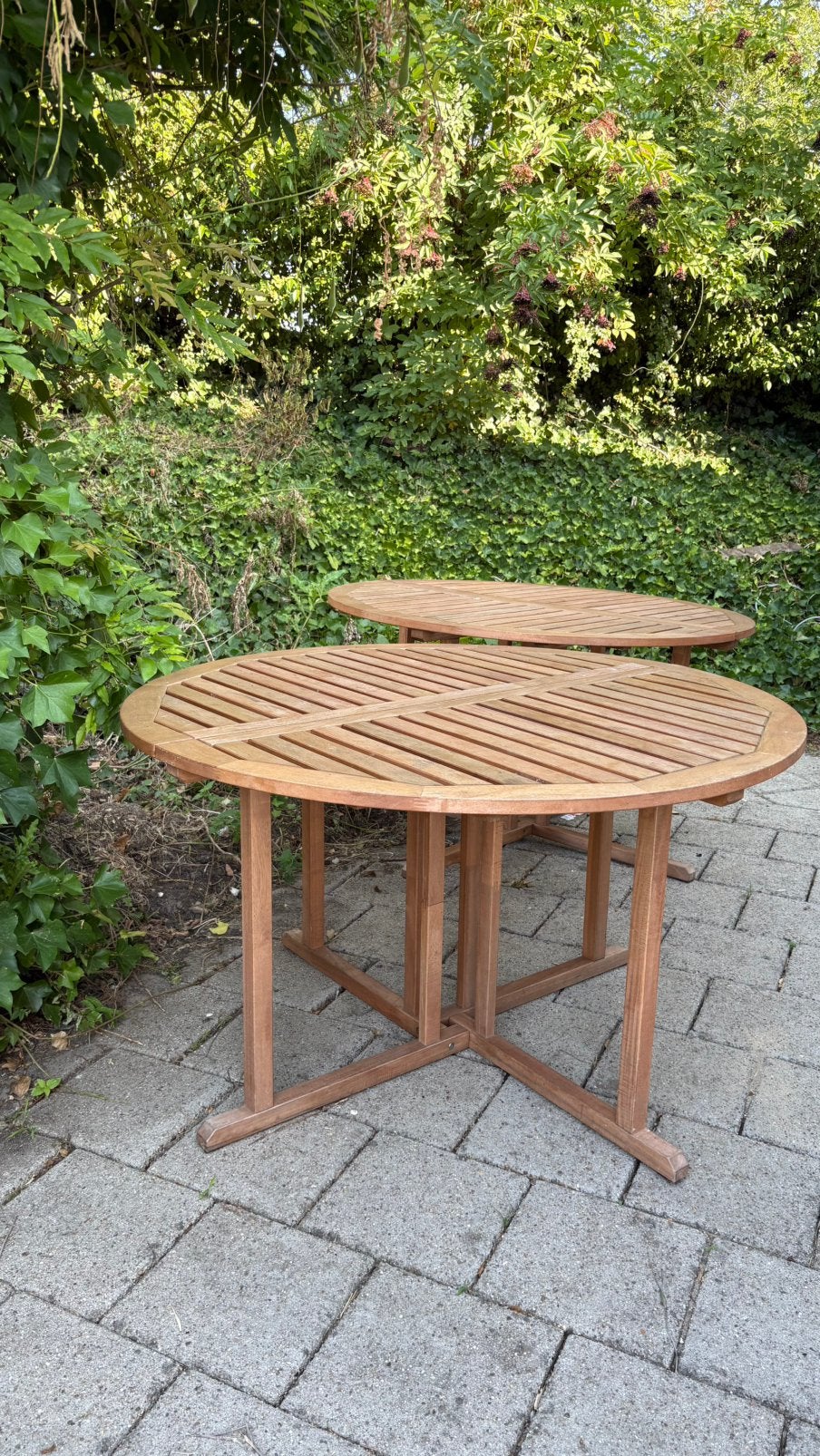 2 ronde houten tuintafels, Ophalen, Zo goed als nieuw, Rond, Hout