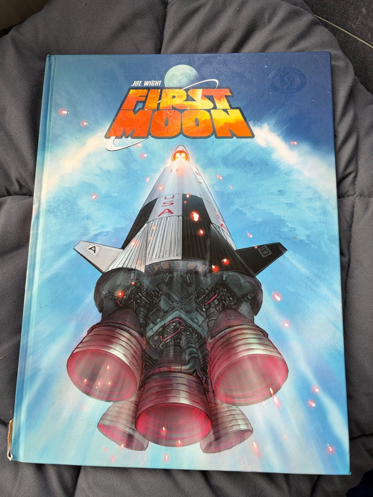 First Moon - Joe Wight - Hardcover stripboek, Boeken, Stripboeken, Eén stripboek, Ophalen, Gelezen