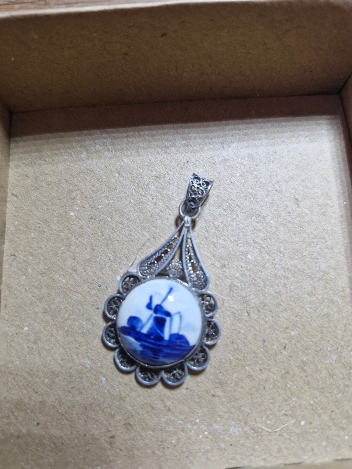 Vintage Zilveren Hanger met Delfts Blauw in het middenl, Gebruikt, Overige voorstellingen, Ophalen of Verzenden, Zilver
