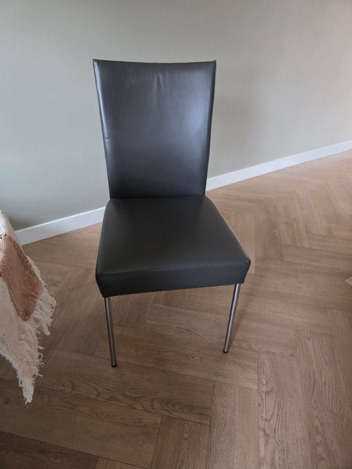 Set van 4 moderne eetkamerstoelen, donkergrijs leer, Huis en Inrichting, Ophalen, Gebruikt, Vier, Leer