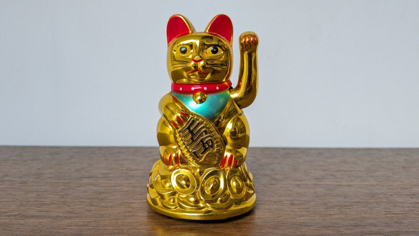 Maneki Neko - Gelukskat - Goudkleurig, Kunststof, Ophalen of Verzenden, Goud, Oosters
