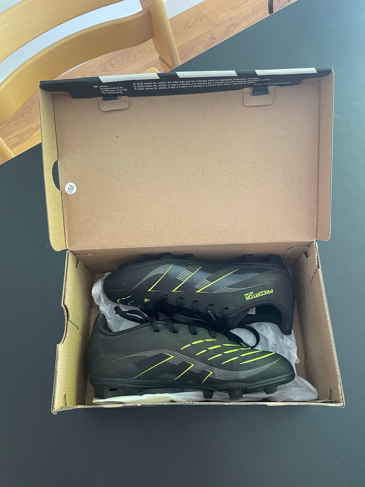 Adidas Predator Club maat 34 voetbalschoenen - Zwart/Carbon, Maat XS of kleiner, Ophalen of Verzenden, Gebruikt, Schoenen