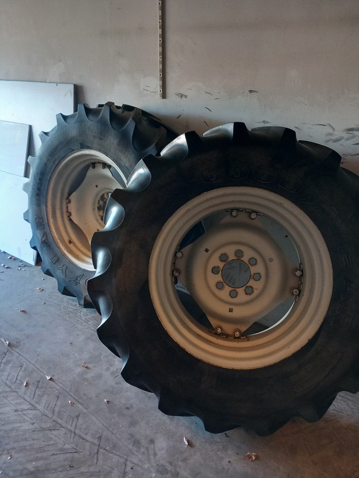 Tekoop: een setje ford achterwielen, Zakelijke goederen, Agrarisch | Tractoren, Ophalen, Oldtimer, Tot 80 Pk, Ford