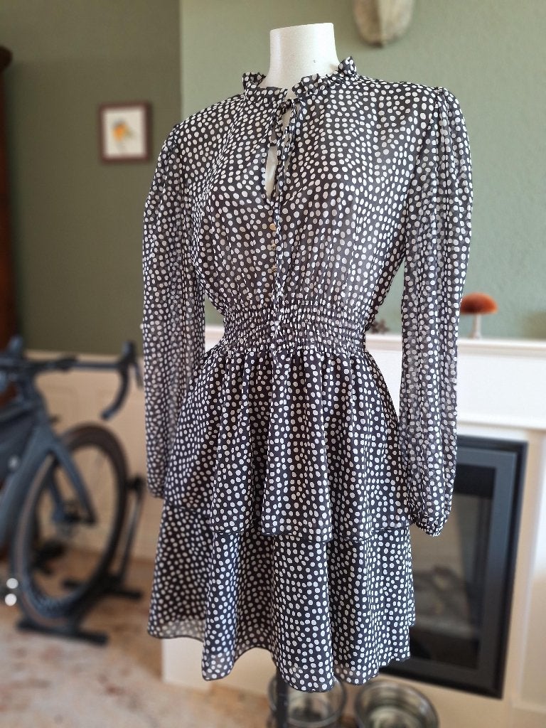 Rinascimento getailleerd zwart wit polkadot jurk XL, Kleding | Dames, Jurken, Verzenden, Zwart, Zo goed als nieuw, Knielengte