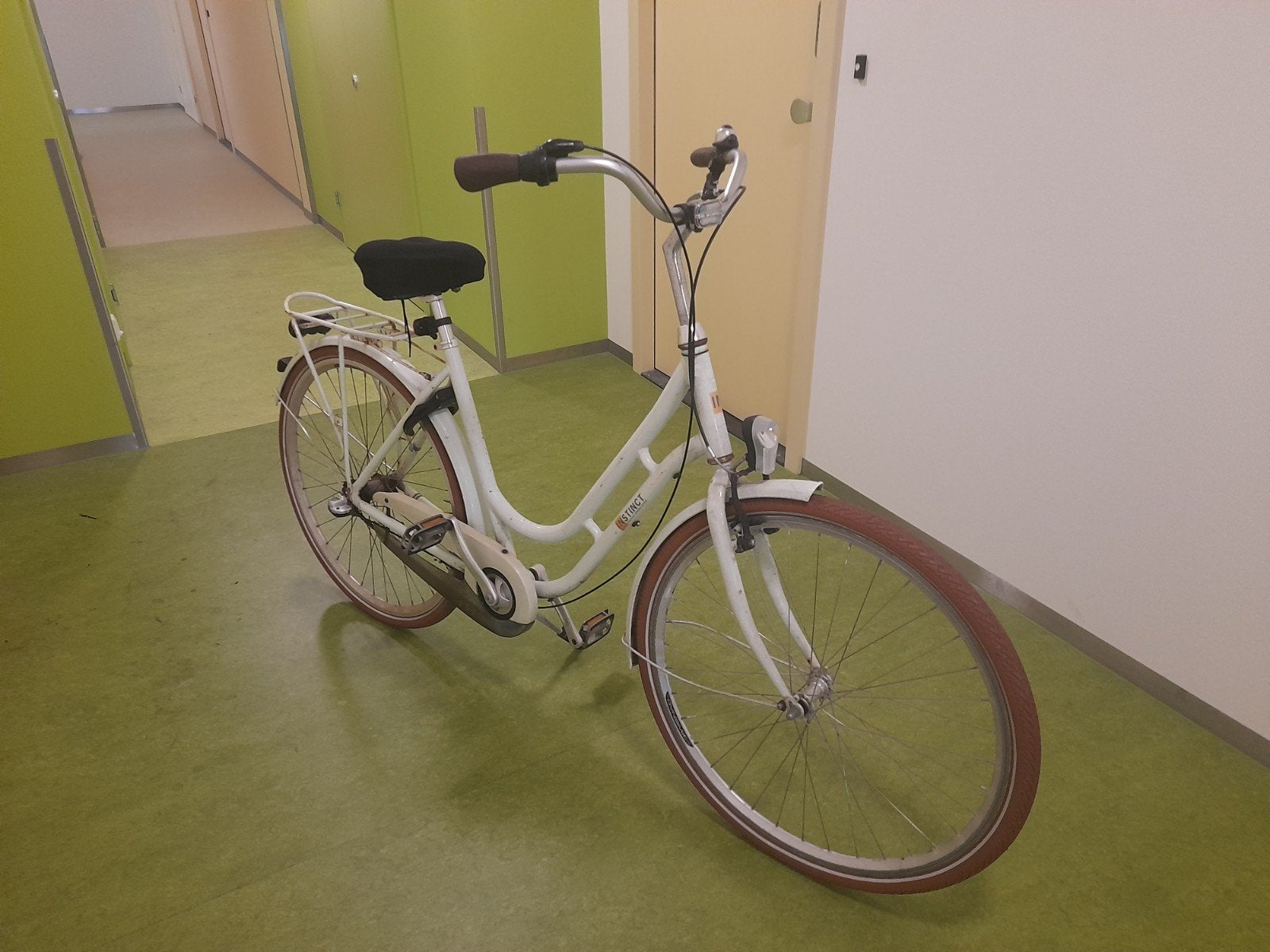 Omafiets met nieuwe banden, rijklaar, Fietsen en Brommers, Fietsen | Dames | Omafietsen, Ophalen, Gebruikt