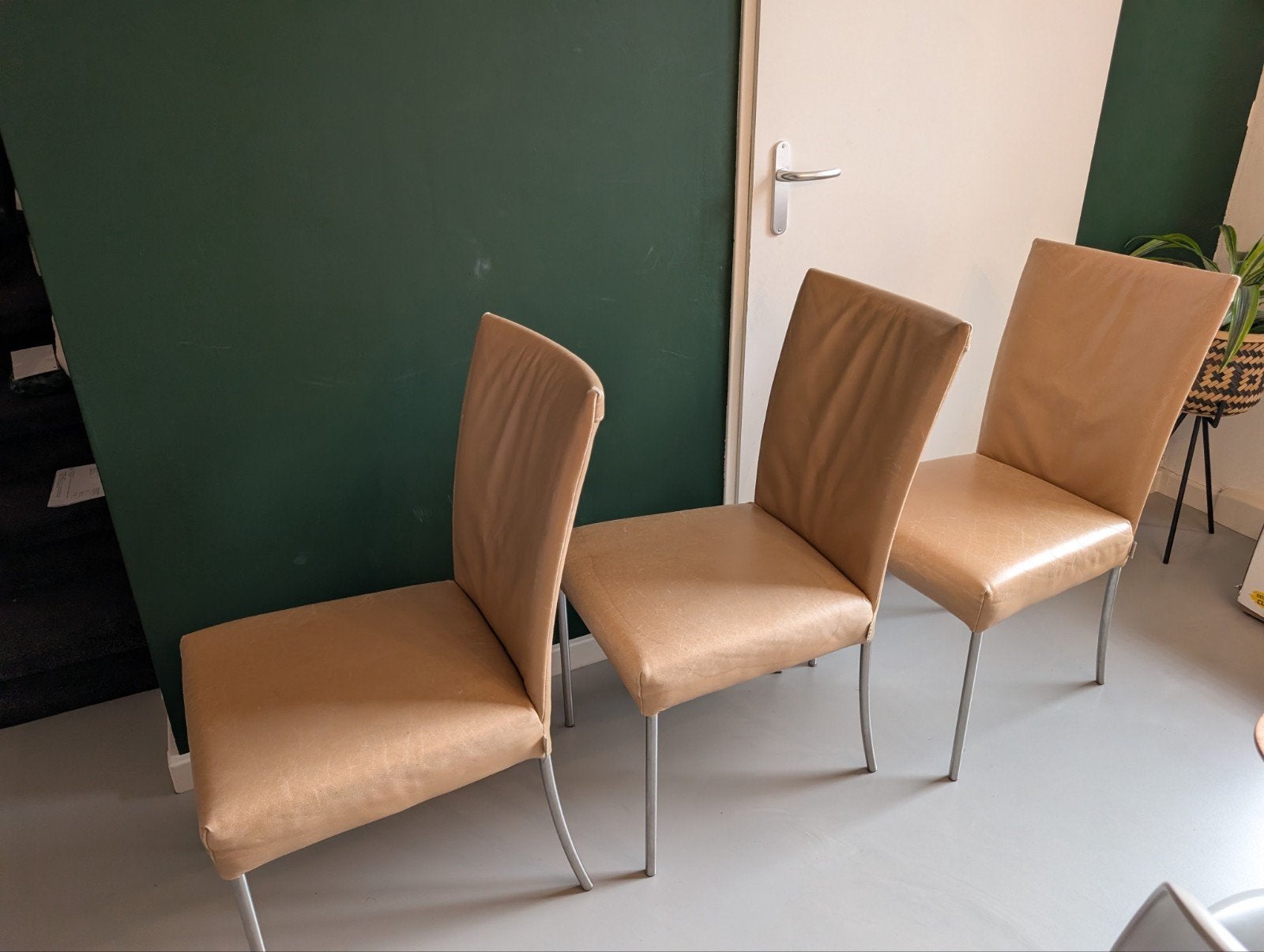 GRATIS 3 gebruikte leren stoelen, Huis en Inrichting, Stoelen, Ophalen, Gebruikt