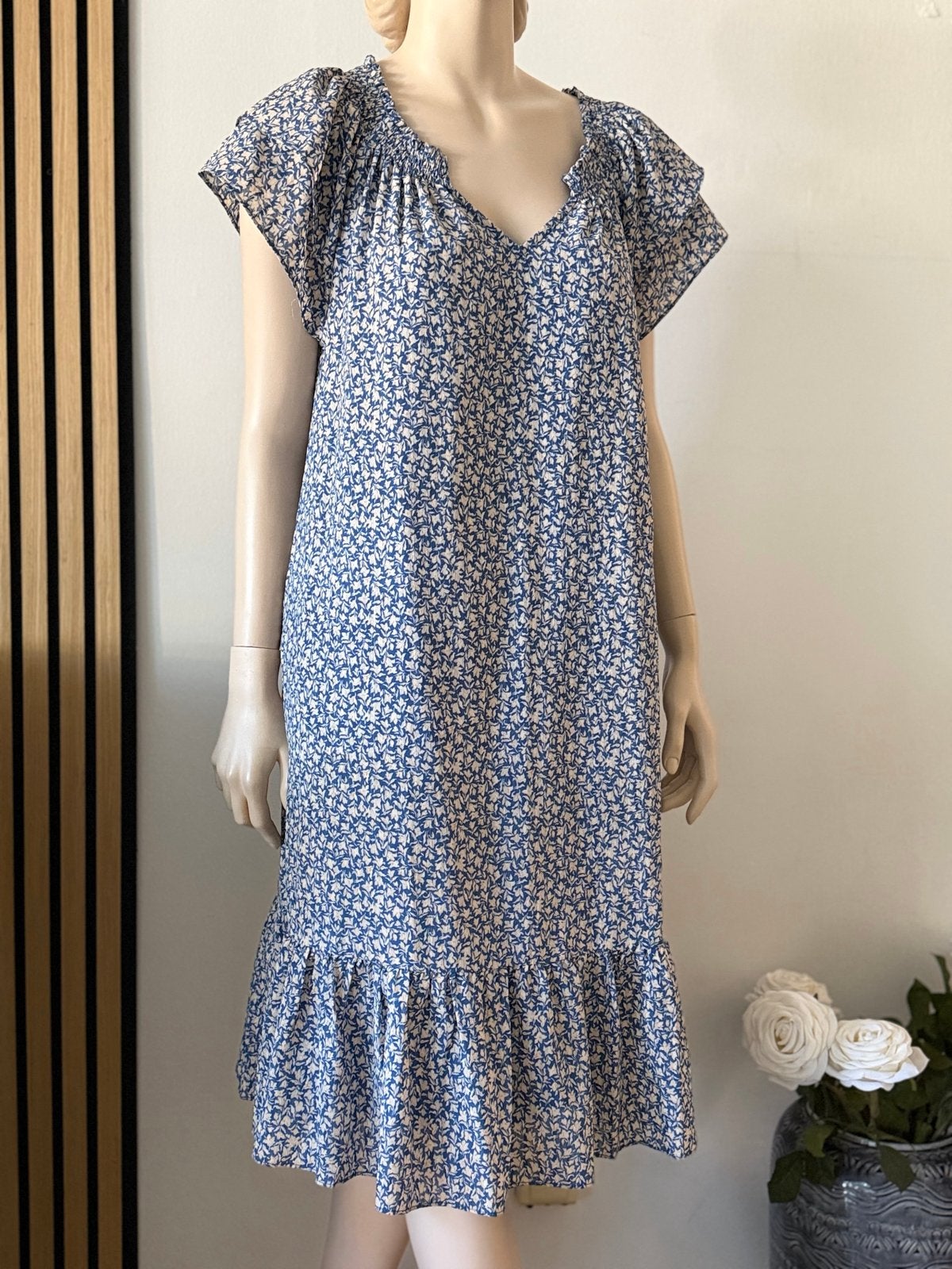 Co’ Couture zomerjurk – M/L – Blauw-witte bloemenprint, Kleding | Dames, Blauw, Maat 42/44 (L), Ophalen of Verzenden, Knielengte