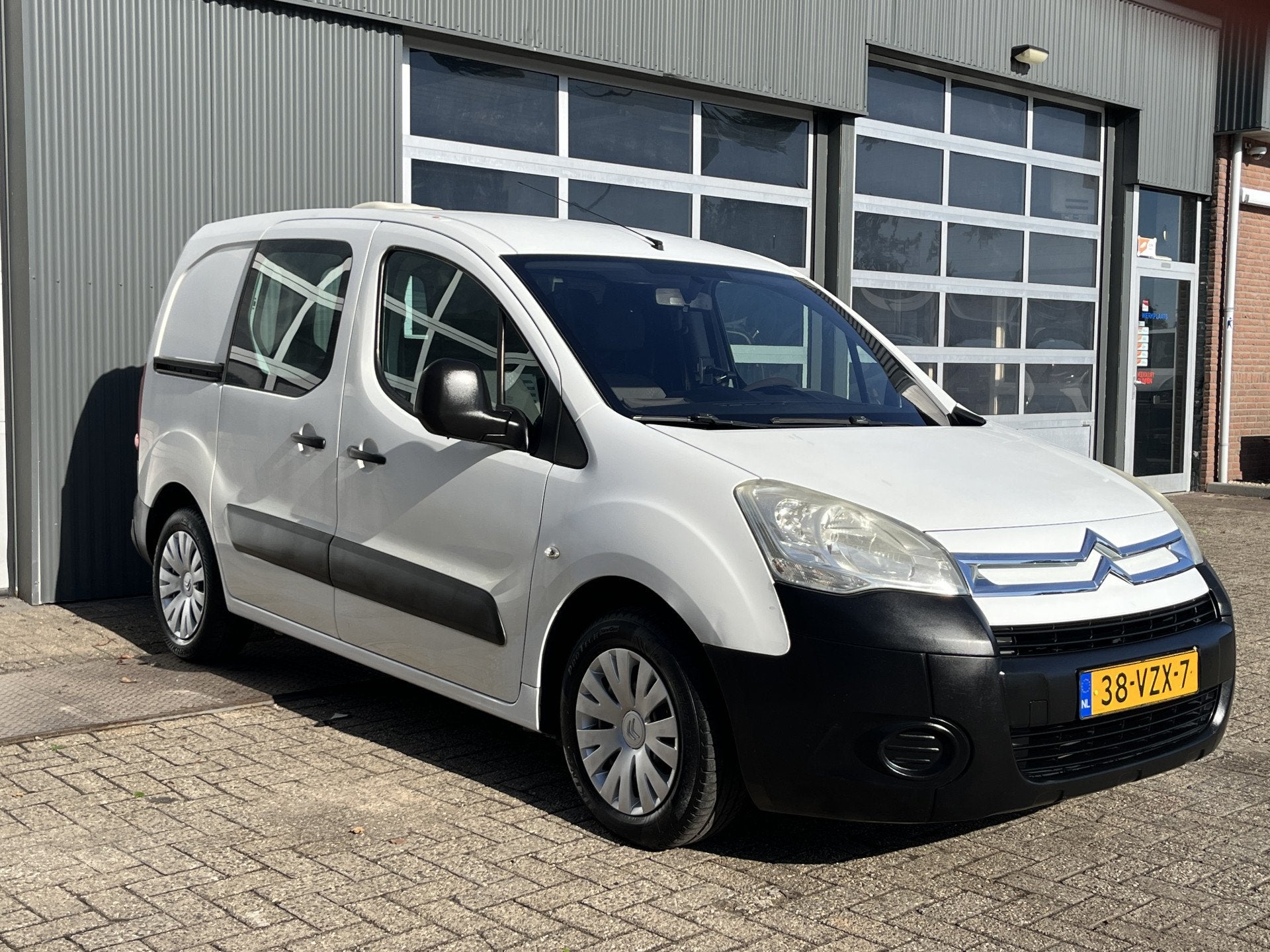 Citroën Berlingo 1.6 HDIF Marge Btw vrij! Airco Trekhaak 10, Auto's, Voorwielaandrijving, Stof, Gebruikt, Zwart