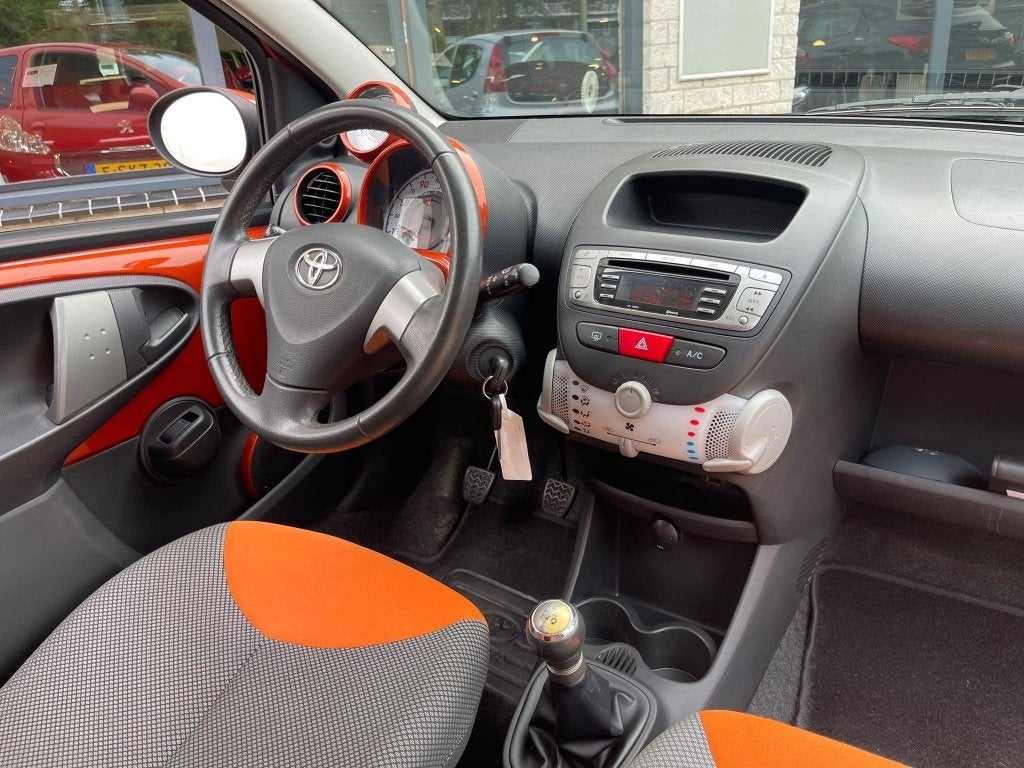 Foto 10 van Toyota Aygo 1.0 VVT-i Dyn Facelift Led Nw Apk NAP (bj 2012)