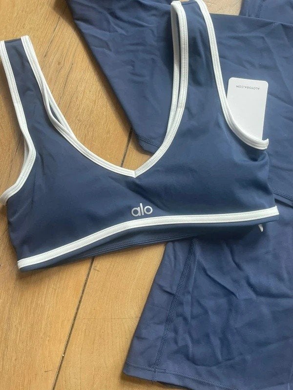 Alo Yoga sport set, Ophalen of Verzenden, Nieuw, Yoga-accessoire