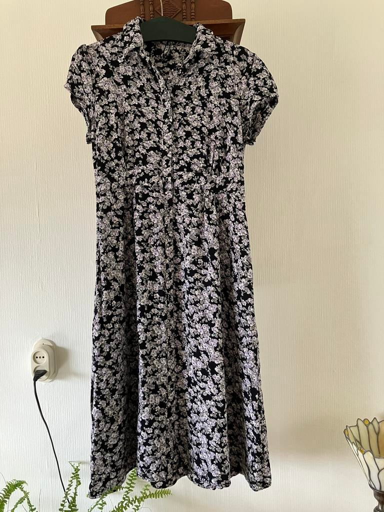 Pieces zomerjurk zwart met bloemetjes mt M izgs, Maat 38/40 (M), Zwart, Ophalen of Verzenden, Zo goed als nieuw