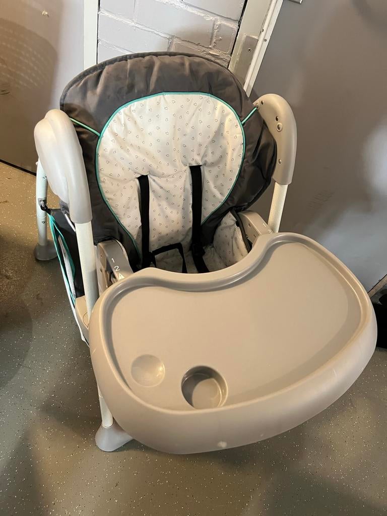 Kinderstoel met afneembaar eetblad en gordels, Kinderen en Baby's, Kinderstoelen, Zo goed als nieuw, Overige typen, Afneembaar eetblad