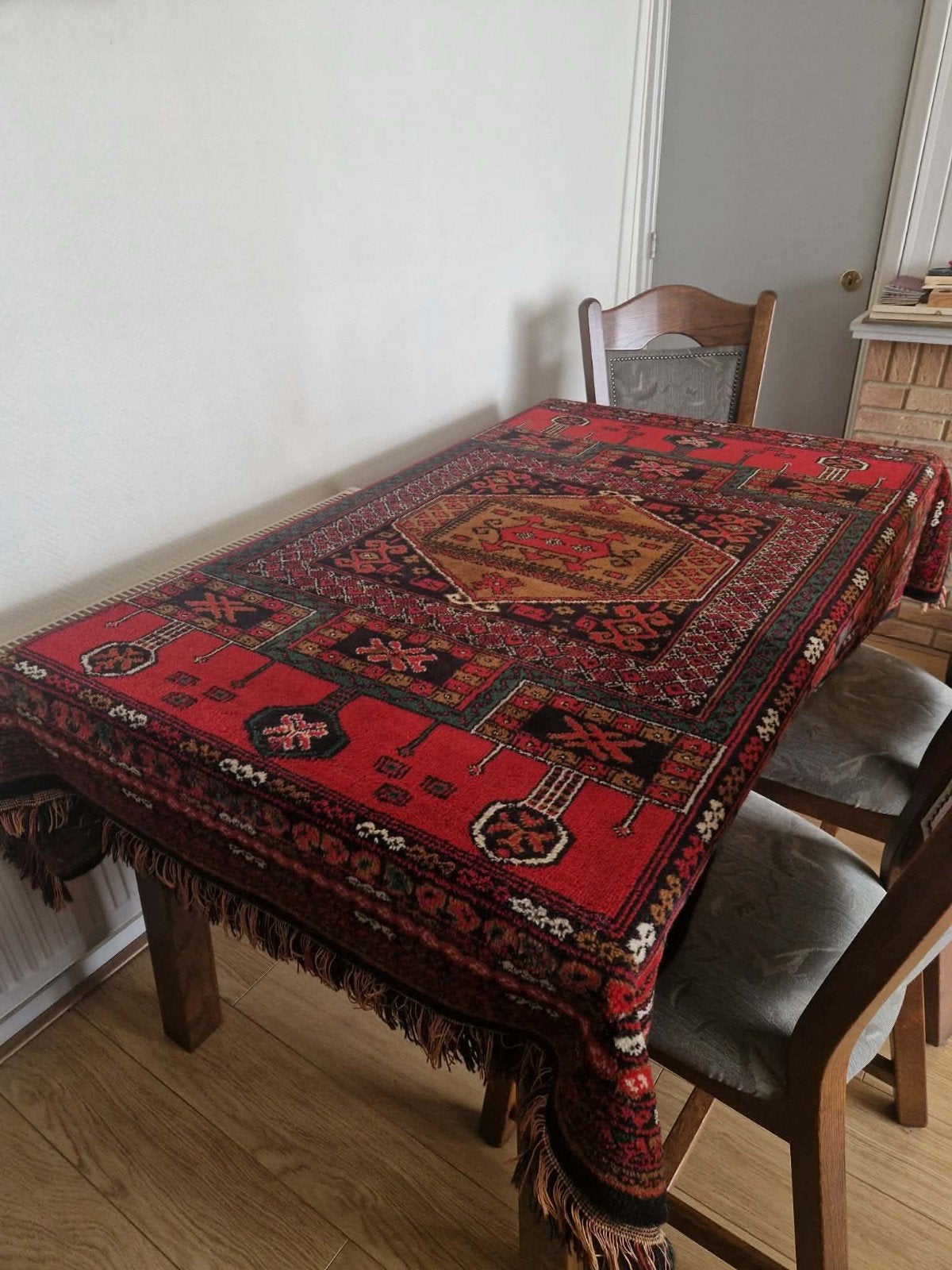 Mooi tafelkleed, tapijt  +/- 140 x 180 cm, Ophalen, Gebruikt, 100 tot 150 cm, Zwart