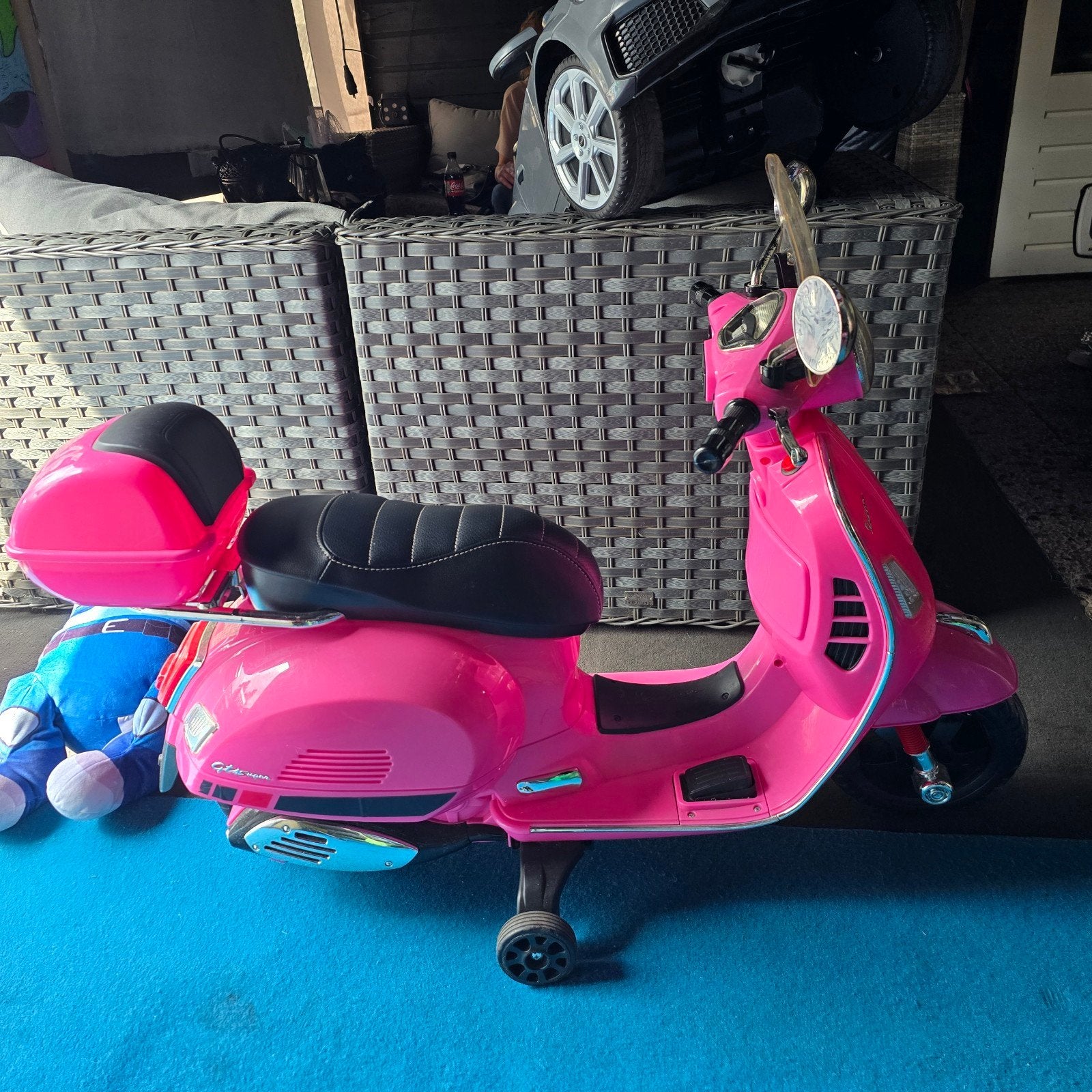 Roze Vespa Kinder Scooter - Elektrisch Speelgoed, Fietsen en Brommers, Ophalen, Zo goed als nieuw, Overige modellen