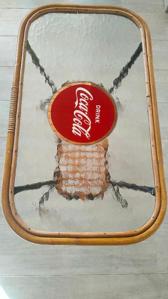 Retro rieten tafeltje met Coca Cola embleem, Verzamelen, Retro, Ophalen, Huis en Inrichting