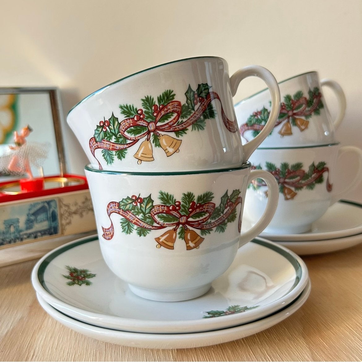 4 Kerst Kop en Schotels Johnson Brothers Victorian Christmas, Huis en Inrichting, Keuken | Servies, Overige merken, Vintage, Ophalen of Verzenden