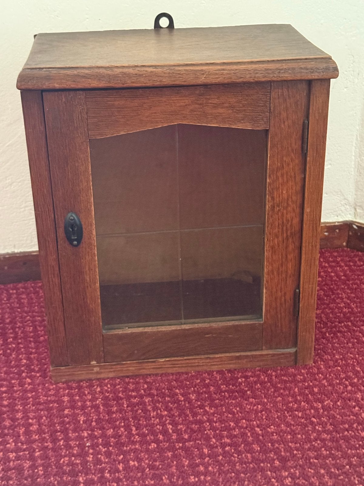 Vintage houten wandkastje met glazen deur, Antiek en Kunst, Ophalen of Verzenden
