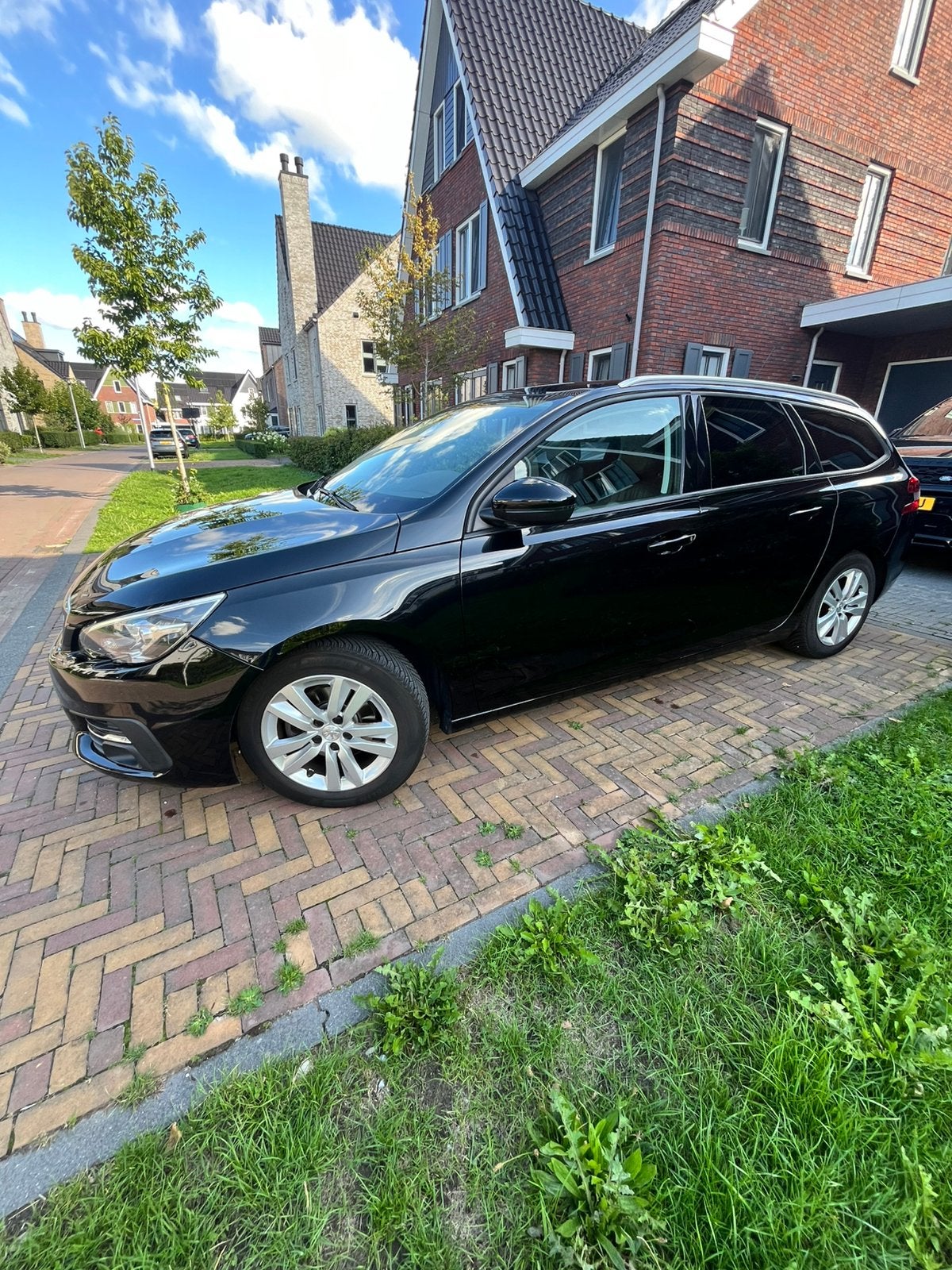Peugeot 308 1.2 110pk S&S 2019 Zwart - Panorama dak - Leer, Voorwielaandrijving, 1199 cc, Zwart, Origineel Nederlands