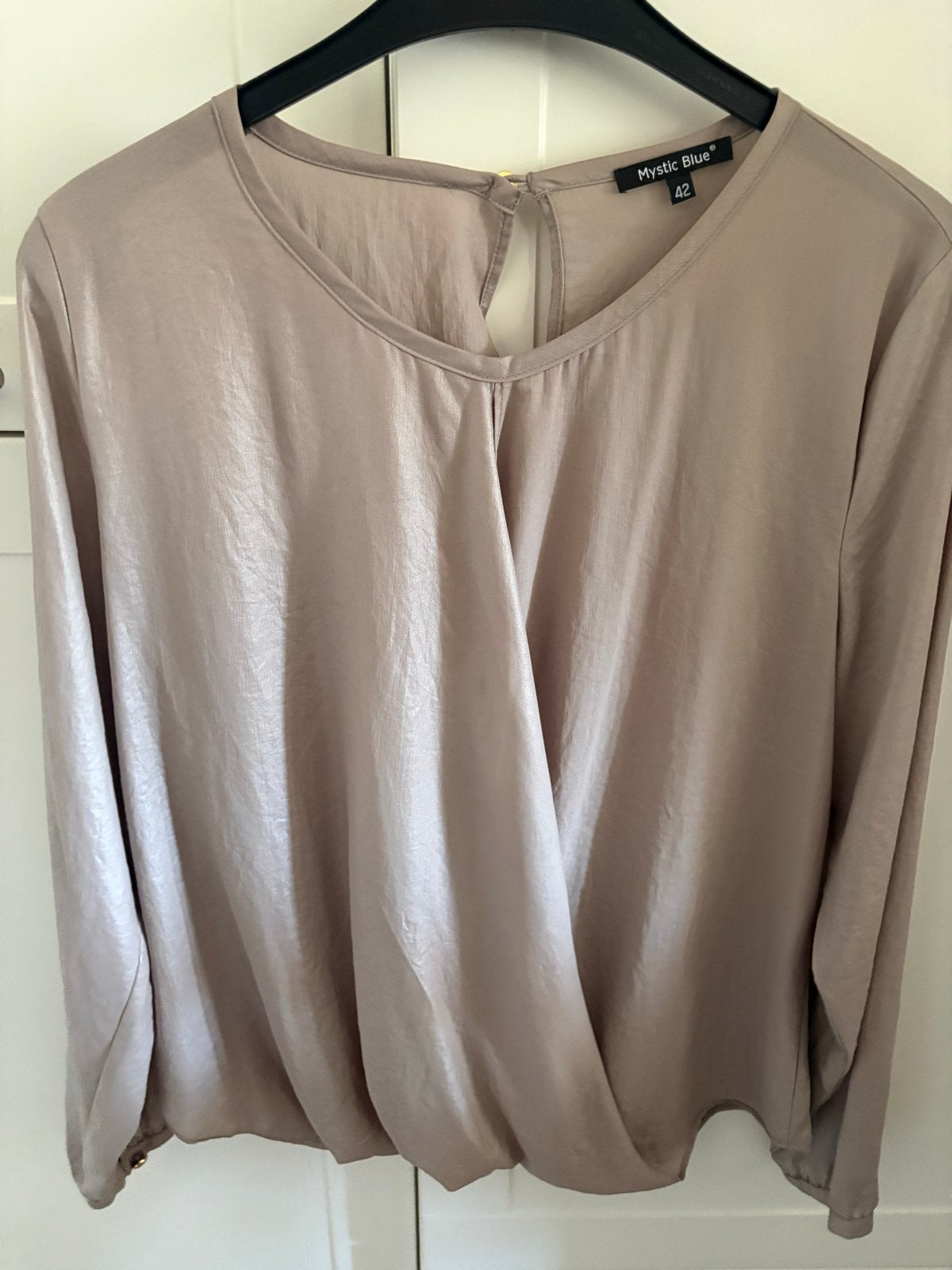 Mystic Blue satijnen blouse maat 42, Beige, Maat 42/44 (L), Ophalen of Verzenden, Zo goed als nieuw