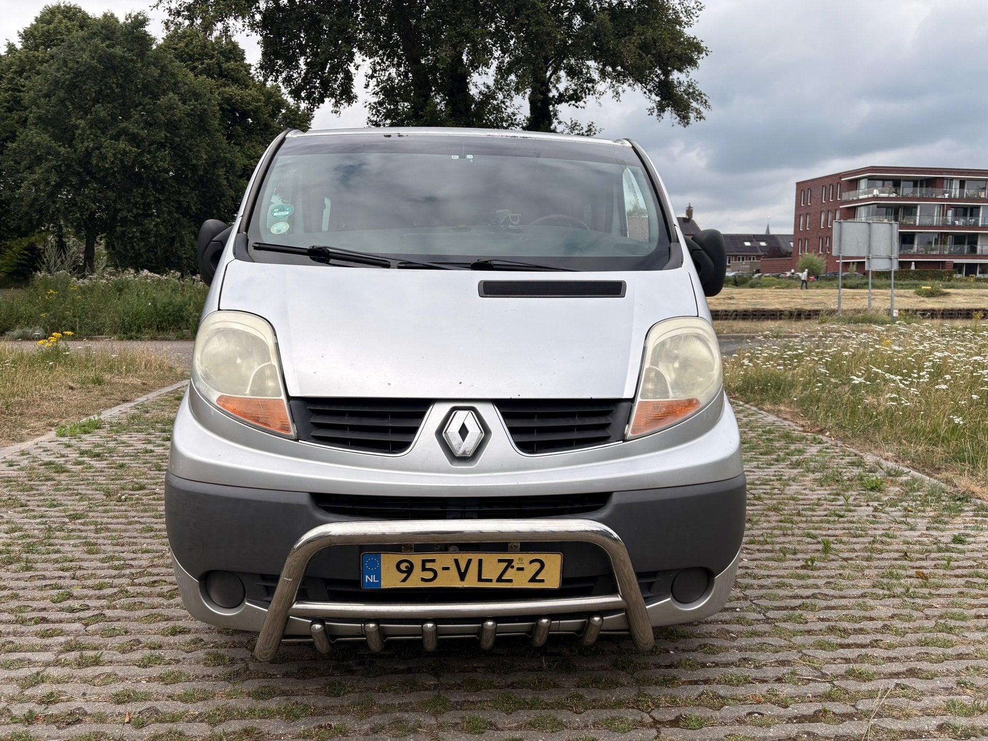 Renault Trafic 2.5 dCi T29 L2H1 DC - verlengde - airco - 6p., Auto's, Stof, Gebruikt, 2000 kg, Renault