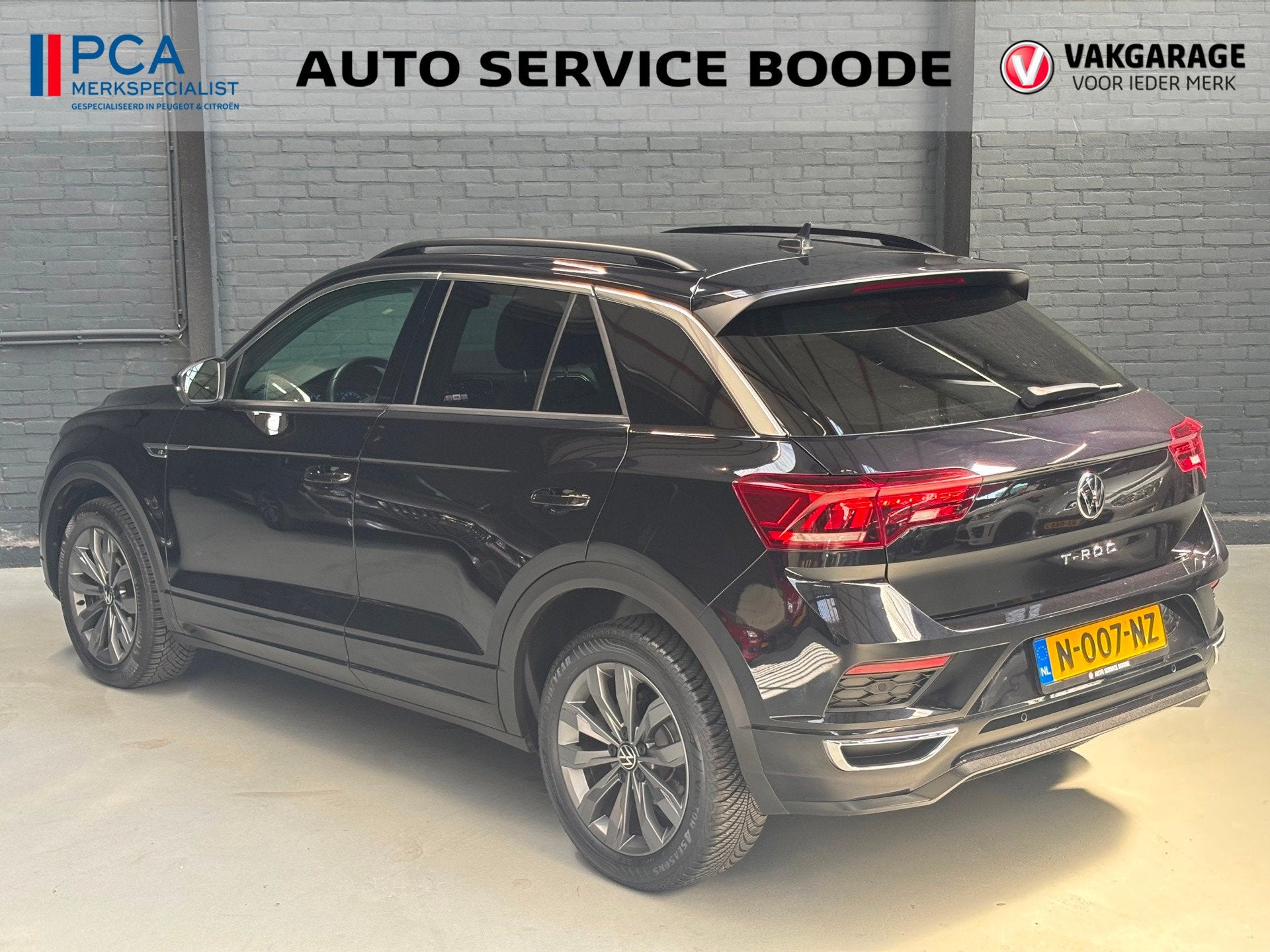 Volkswagen T-Roc 1.5 TSI (150 pk) R-Line Sport automaat - ca, Auto's, Volkswagen, 1254 kg, 4 cilinders, 150 pk, Leder en Stof