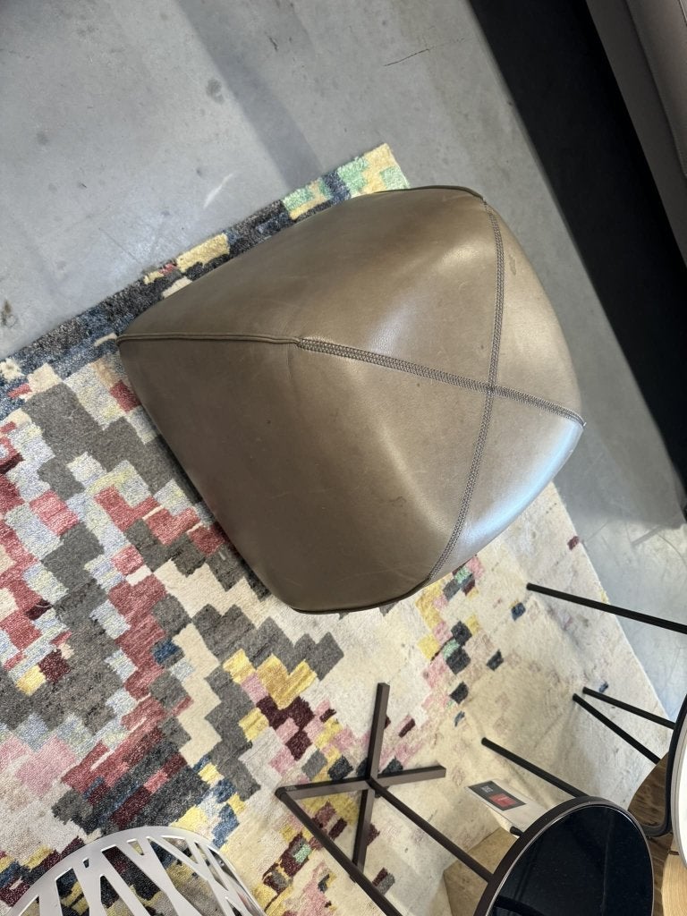 Showmodel Design on stock Bim Bom 48 Cera Clay Poef BimBom, Gebruikt, Gompenstraat 15, Design on Stock, Leer