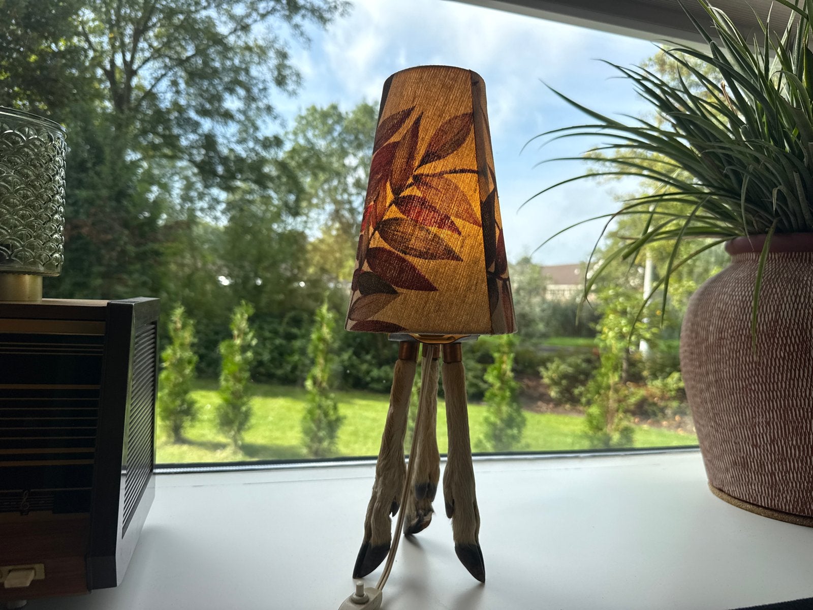 Unieke tafellamp met bokkepootjes en bladerenkap, Antiek en Kunst, Ophalen