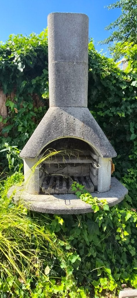 GRATIS Betonnen barbecue met schoorsteen, Tuin en Terras, Houtskoolbarbecues, Ophalen, Gebruikt