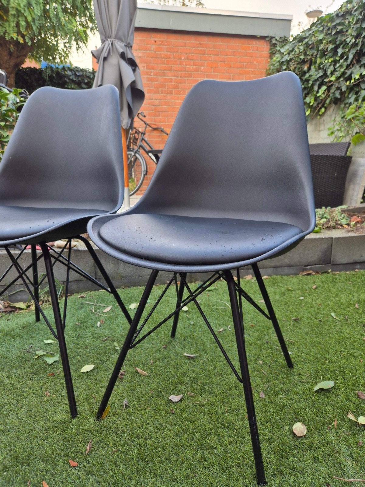 Set van 2 zwarte stoelen met metalen poten, Huis en Inrichting, Ophalen, Twee, Zwart, Modern