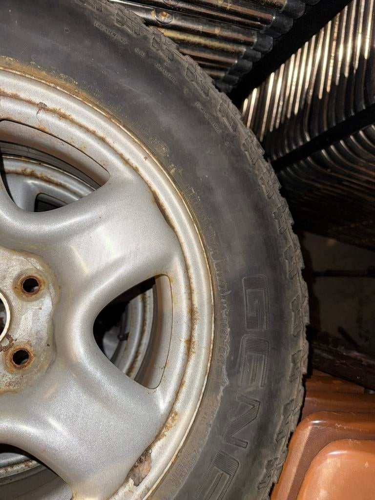 4xbanden AT2 215/70 R16 op velg, Ophalen