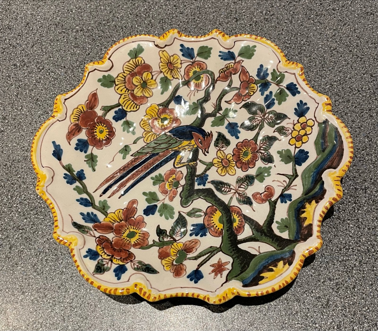 Antiek Makkum Aardewerk Schotel met Vogeldecor, Ophalen of Verzenden