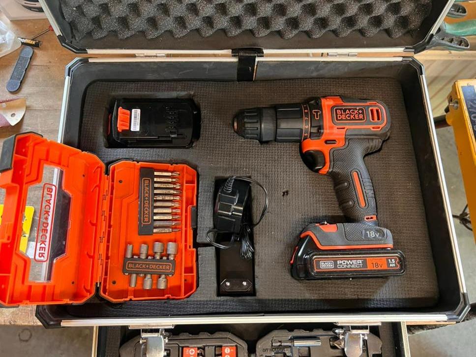 Set Black + Decker accuboormachine (2 accu's en koffer!), Ophalen, Gebruikt