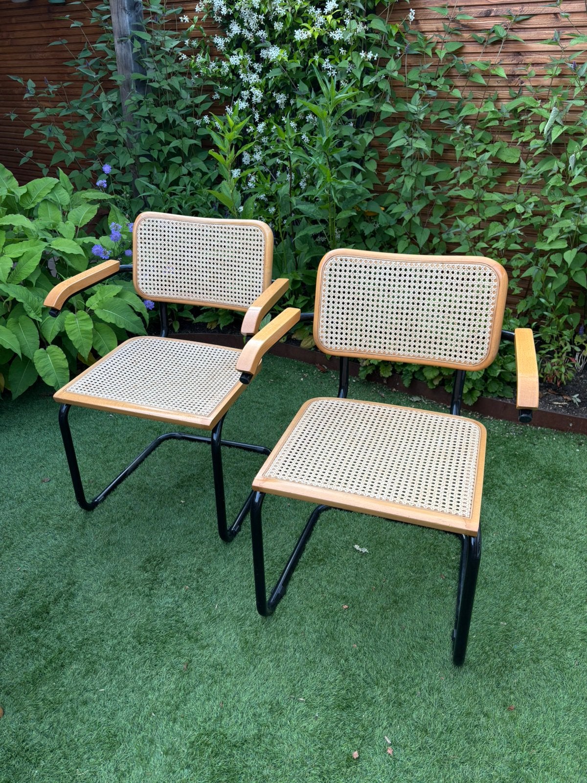 2 Cesca stijl stoelen met armleuningen – riet en hout, Ophalen, Twee, Bruin, Zo goed als nieuw
